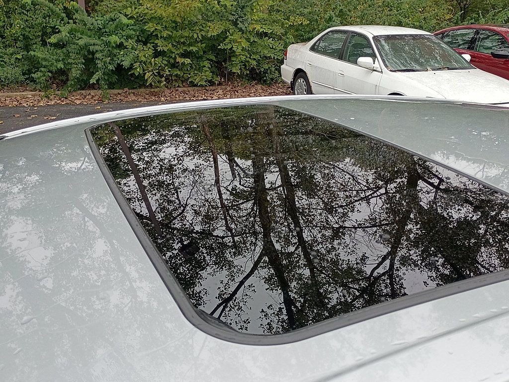 Used 2021 Toyota Avalon XLE w/ Moonroof Package FWD image 25