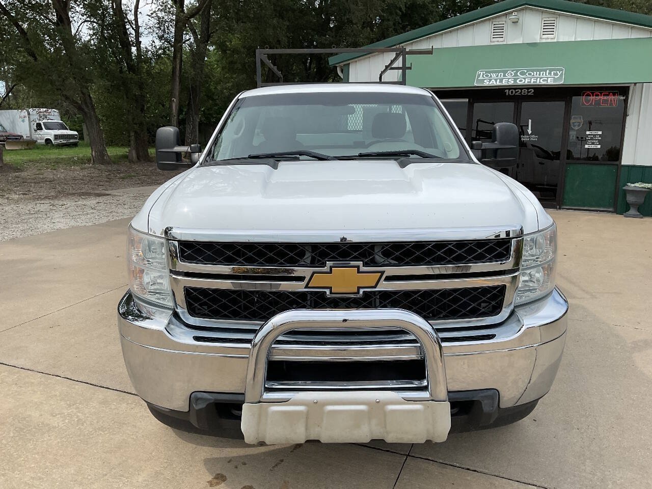 Used 2014 Chevrolet Silverado 3500 W/T AWD/4WD image 4