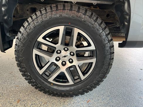 Used 2019 Chevrolet Silverado 1500 Custom Trail Boss w/ Custom Convenience Package AWD/4WD image 28