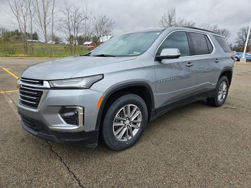 Used 2023 Chevrolet Traverse LT image 3