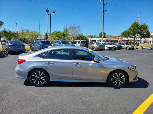 Used 2023 Honda Civic EX image 4