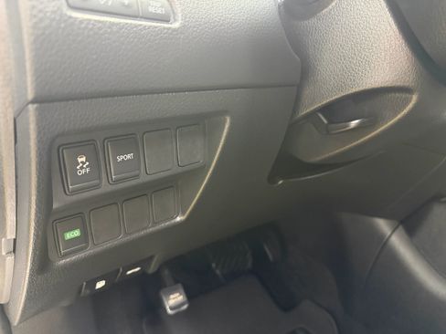 Used 2016 Nissan Rogue SV image 27