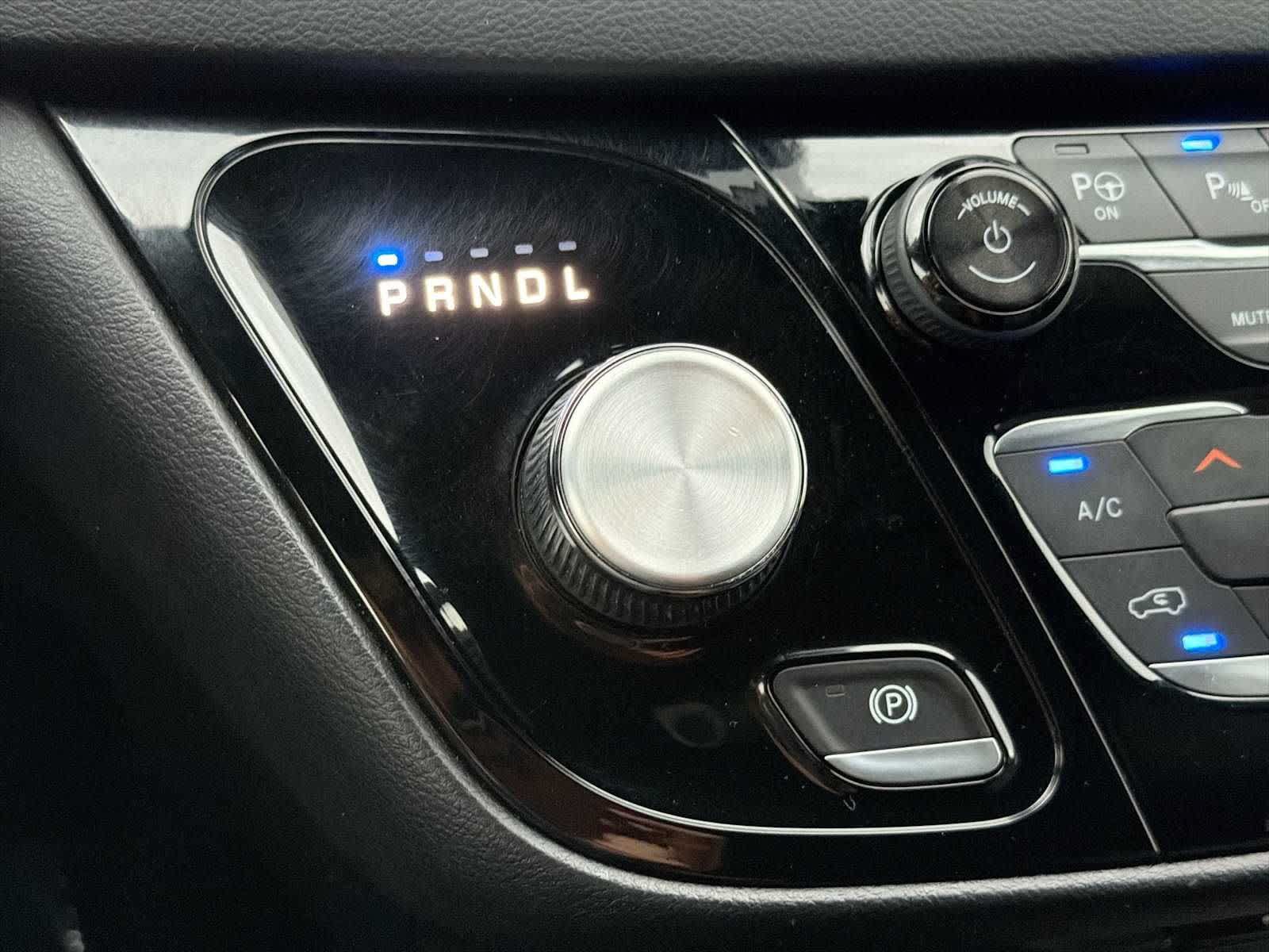 Used 2018 Chrysler Pacifica Touring-L Plus FWD image 26
