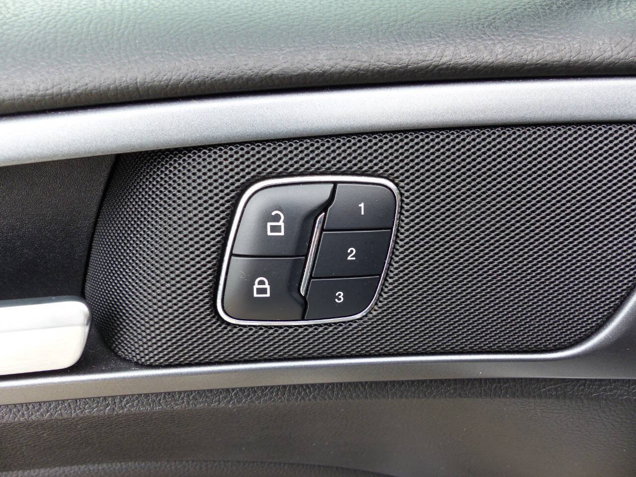 Used 2016 Ford Fusion Titanium FWD image 23