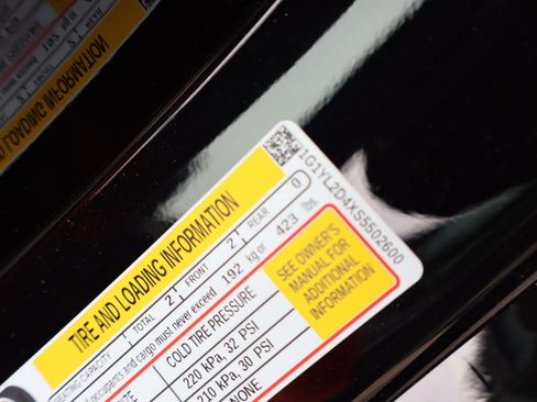 Used 2025 Chevrolet Corvette E-Ray w/ Stealth Interior Trim Package AWD/4WD image 40