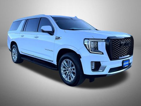 Used 2021 GMC Yukon XL SLT w/ SLT Luxury Plus Package image 3