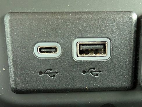 Used 2024 Chevrolet Silverado 1500 Custom image 18