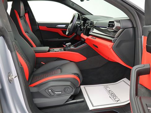Used 2025 Lamborghini Urus SE AWD/4WD image 28