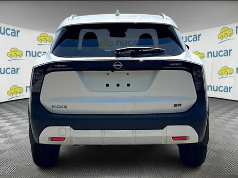 New 2025 Nissan Kicks SR FWD image 5