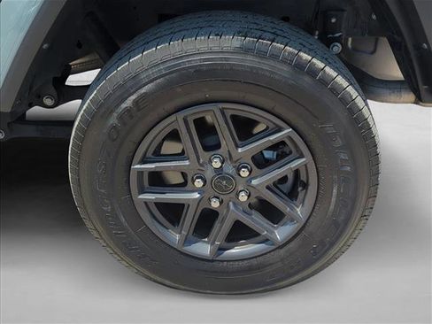 Used 2024 Jeep Gladiator Sport AWD/4WD image 9