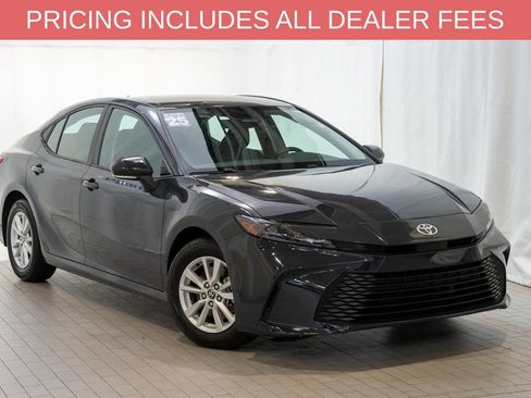 Used 2025 Toyota Camry LE w/ Convenience Package FWD image 1