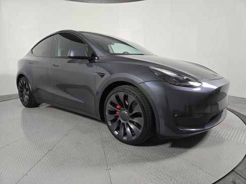 Used 2022 Tesla Model Y Performance image 3