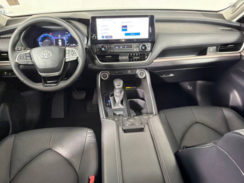 Used 2024 Toyota Grand Highlander AWD image 24