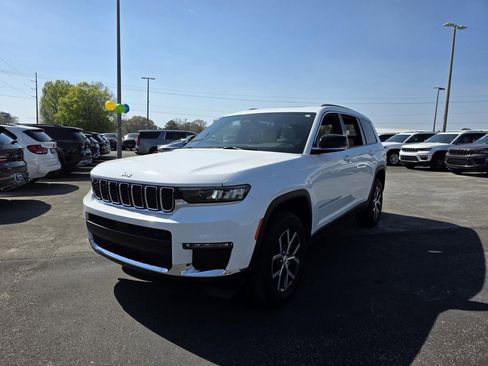 Used 2024 Jeep Grand Cherokee L Limited image 3