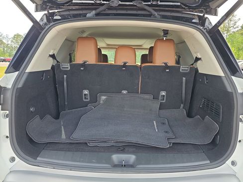 Used 2023 Nissan Pathfinder Platinum w/ Cargo Package AWD/4WD image 16