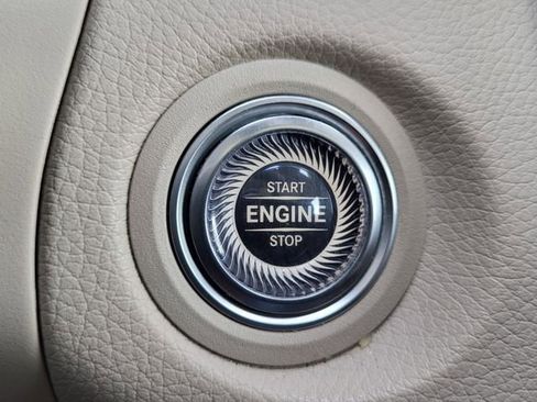 Used 2022 Mercedes-Benz GLC 300 4MATIC image 24