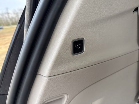 Used 2021 Chrysler Voyager Lxi image 14