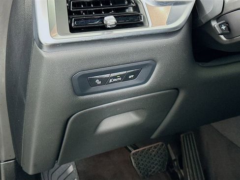 Used 2025 BMW X5 xDrive50e image 10