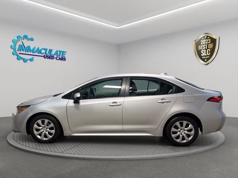 Used 2020 Toyota Corolla LE image 2