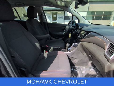 Used 2019 Chevrolet Trax LS FWD image 27