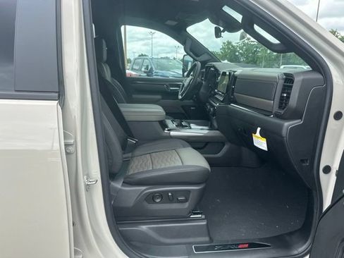 New 2026 Chevrolet Silverado 2500 ZR2 w/ LPO, Dark Essentials Package AWD/4WD image 32