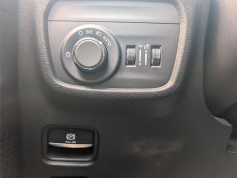 Used 2023 Jeep Grand Cherokee Altitude AWD/4WD image 22
