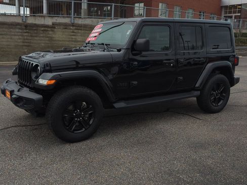 Used 2021 Jeep Wrangler Unlimited Sahara AWD/4WD image 3