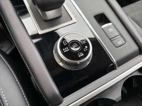 Used 2023 Mitsubishi Outlander SE image 27