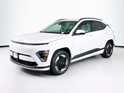 Used 2024 Hyundai Kona SEL FWD image 3