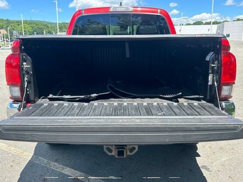 Used 2019 Toyota Tacoma SR5 AWD/4WD image 11