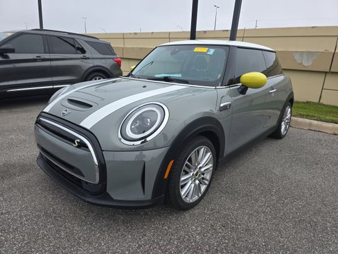 Certified 2023 MINI Cooper SE image 3