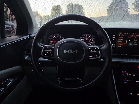 Certified 2024 Kia Carnival LX FWD image 23