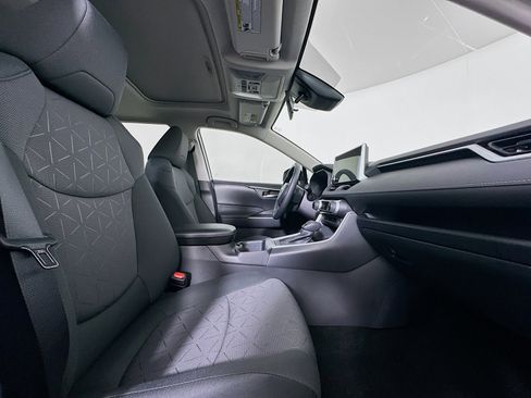 Used 2025 Toyota RAV4 XLE w/ Convenience Package image 31