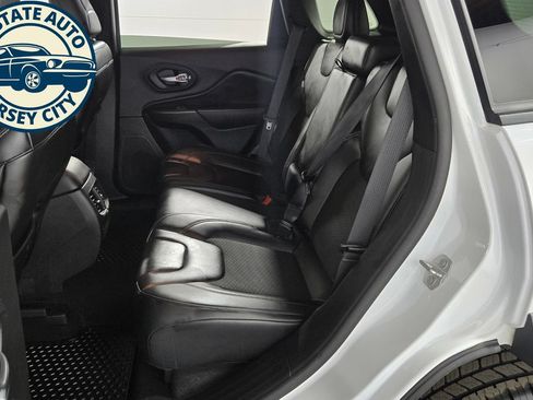 Used 2019 Jeep Cherokee Trailhawk w/ Comfort/Convenience Group AWD/4WD image 31