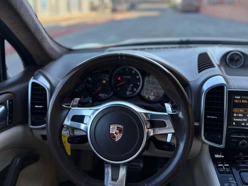 Used 2012 Porsche Cayenne Turbo image 28