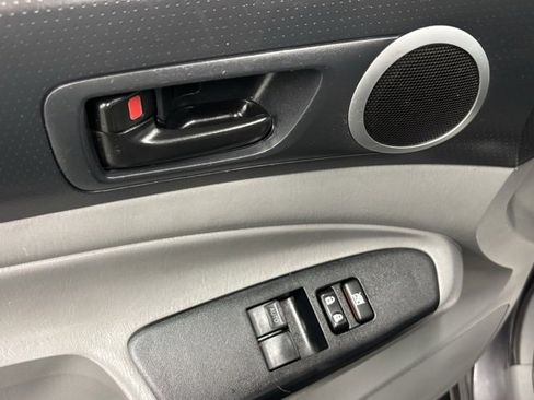 Used 2015 Toyota Tacoma 4x4 Access Cab image 13