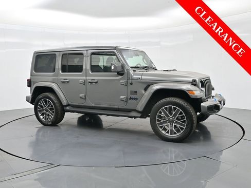 Used 2022 Jeep Wrangler Unlimited Sahara image 5