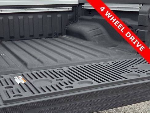 Used 2024 Nissan Frontier SL w/ Technology Package image 9