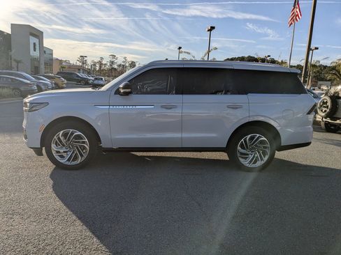 Certified 2025 Lincoln Navigator Reserve image 8
