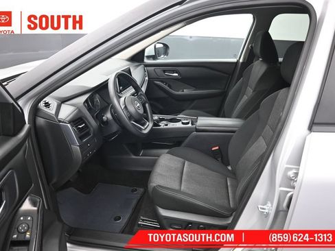 Used 2024 Nissan Rogue SV AWD/4WD image 9