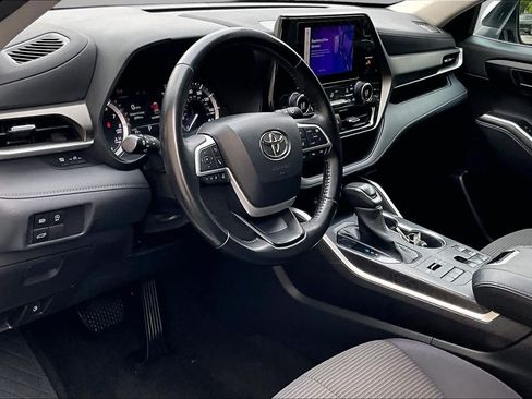 Used 2023 Toyota Highlander LE AWD/4WD image 18