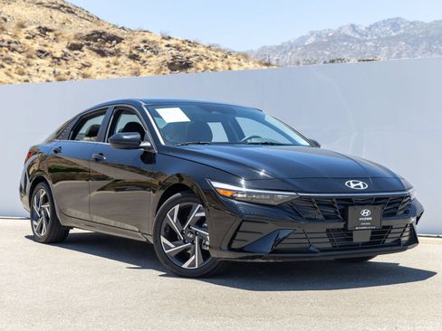 Used 2025 Hyundai Elantra SEL FWD image 5