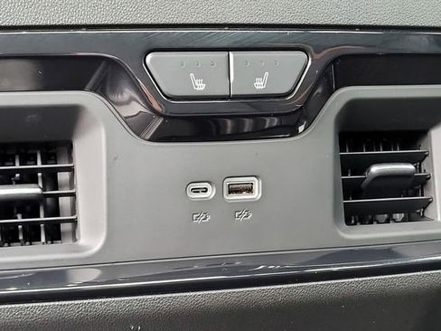 Used 2025 GMC Sierra 2500 AT4 image 17