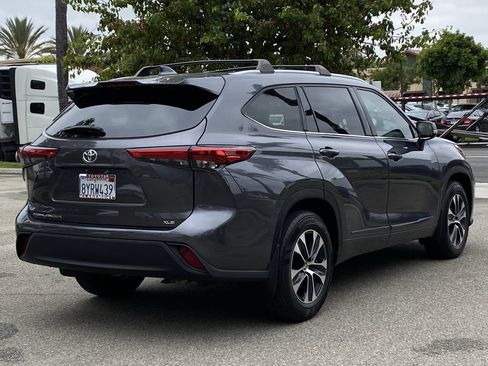 Used 2021 Toyota Highlander XLE FWD image 43