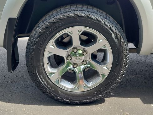Used 2016 RAM 1500 Laramie AWD/4WD image 6