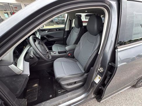 New 2026 Volkswagen Tiguan SE FWD image 13
