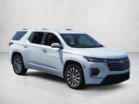 Used 2023 Chevrolet Traverse Premier FWD image 3