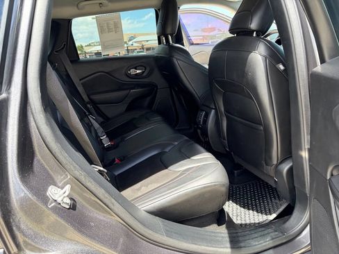 Used 2020 Jeep Cherokee Trailhawk w/ Cold Weather Group AWD/4WD image 22