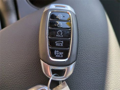 Certified 2023 Hyundai Elantra SEL image 33