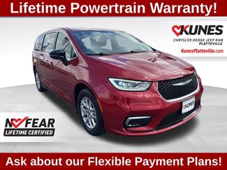 Used 2025 Chrysler Pacifica Select video 1